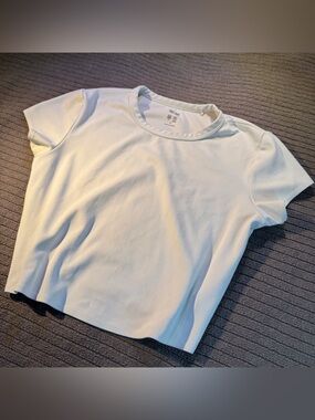 Uniqlo AIRism Cream Short Sleeve Crew Neck Top Size M
